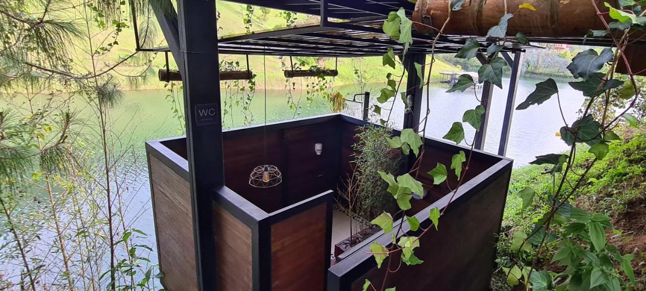 ホテル Domus Glamping Guatapé エクステリア 写真