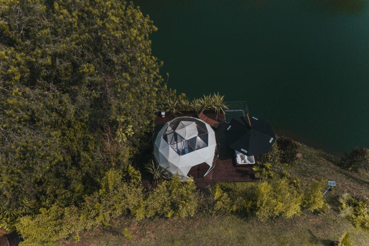 ホテル Domus Glamping Guatapé エクステリア 写真