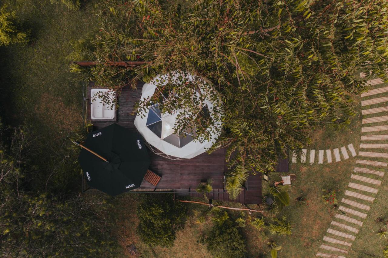 ホテル Domus Glamping Guatapé エクステリア 写真