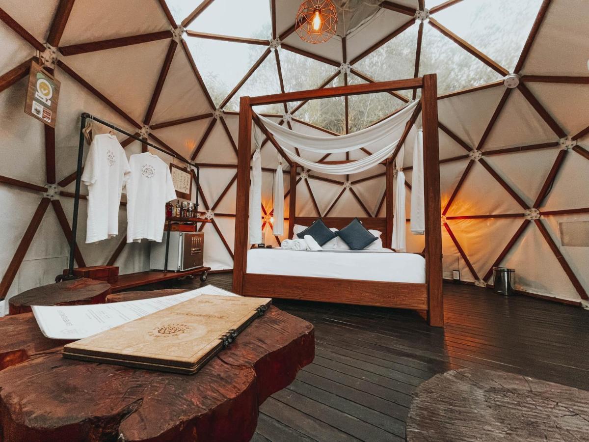 ホテル Domus Glamping Guatapé エクステリア 写真