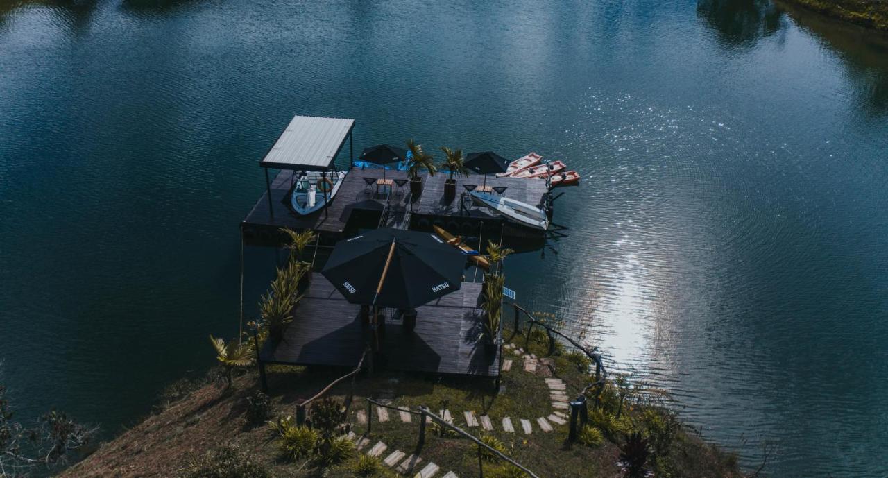 ホテル Domus Glamping Guatapé エクステリア 写真