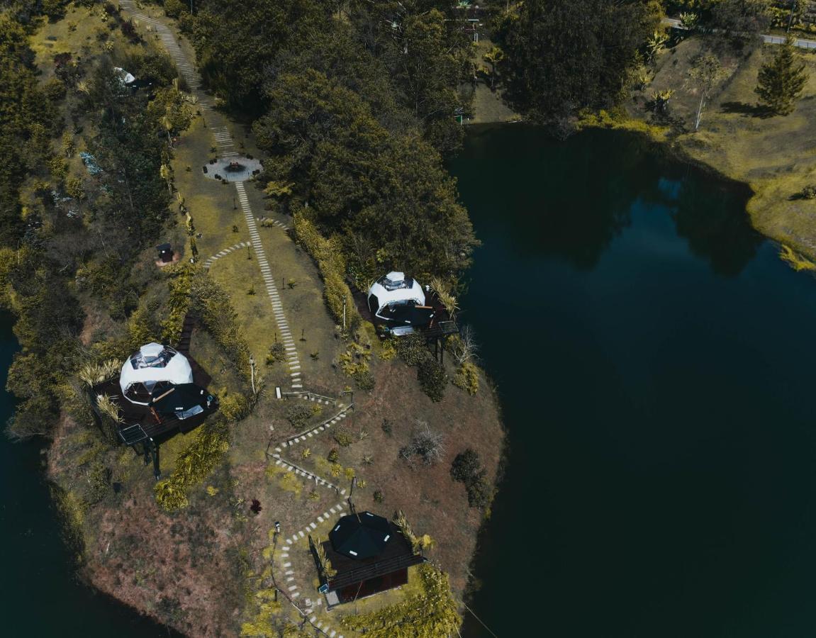 ホテル Domus Glamping Guatapé エクステリア 写真