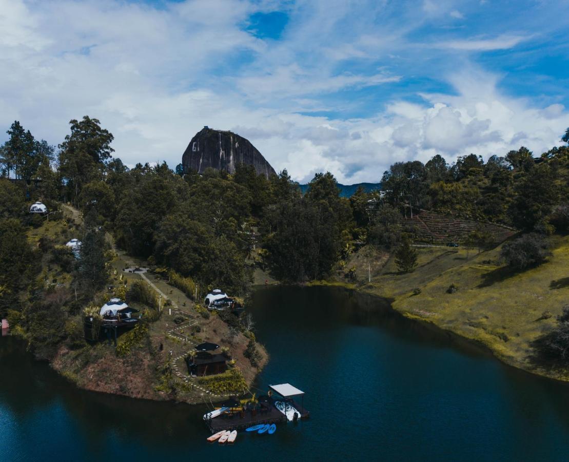 ホテル Domus Glamping Guatapé エクステリア 写真