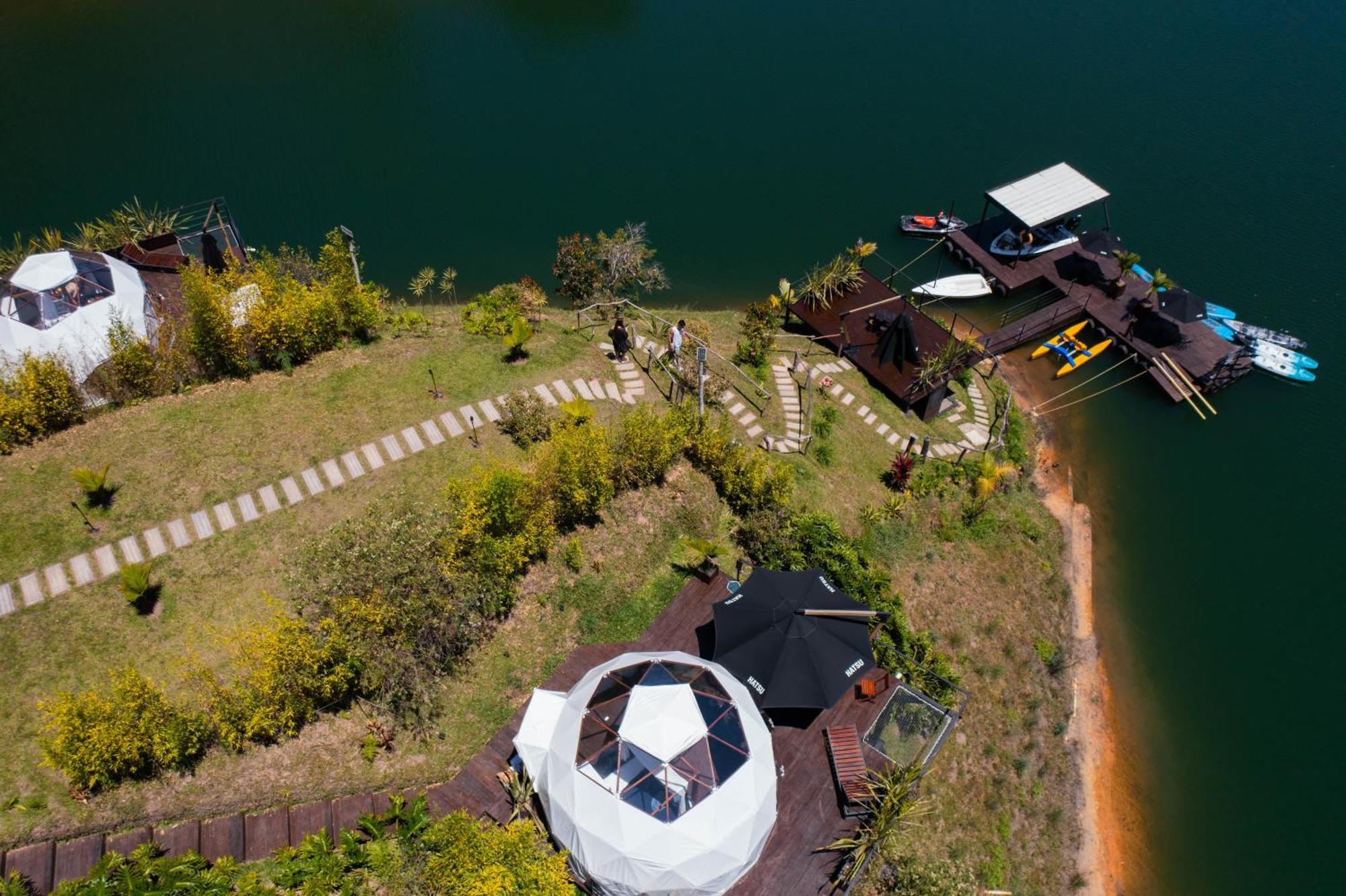ホテル Domus Glamping Guatapé エクステリア 写真